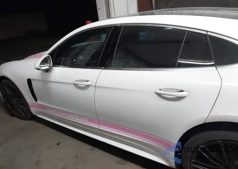 2017 Porsche Panamera 4S z USA, uszkodzony, nr VIN WP0AB2A7XHL123448